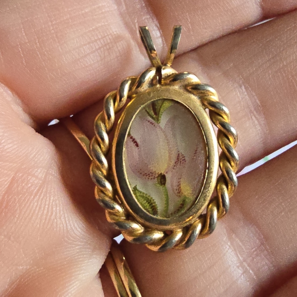 Vintage pastel flowers pendant gold tone tulip spring oval cameo white ceramic - Picture 3 of 11